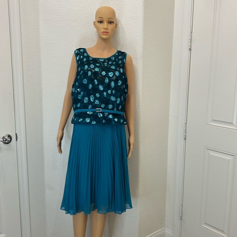 KM Collections Woman’s Dress Sz 16 Teal Blue Sleeveless Sequin Belted Pleated